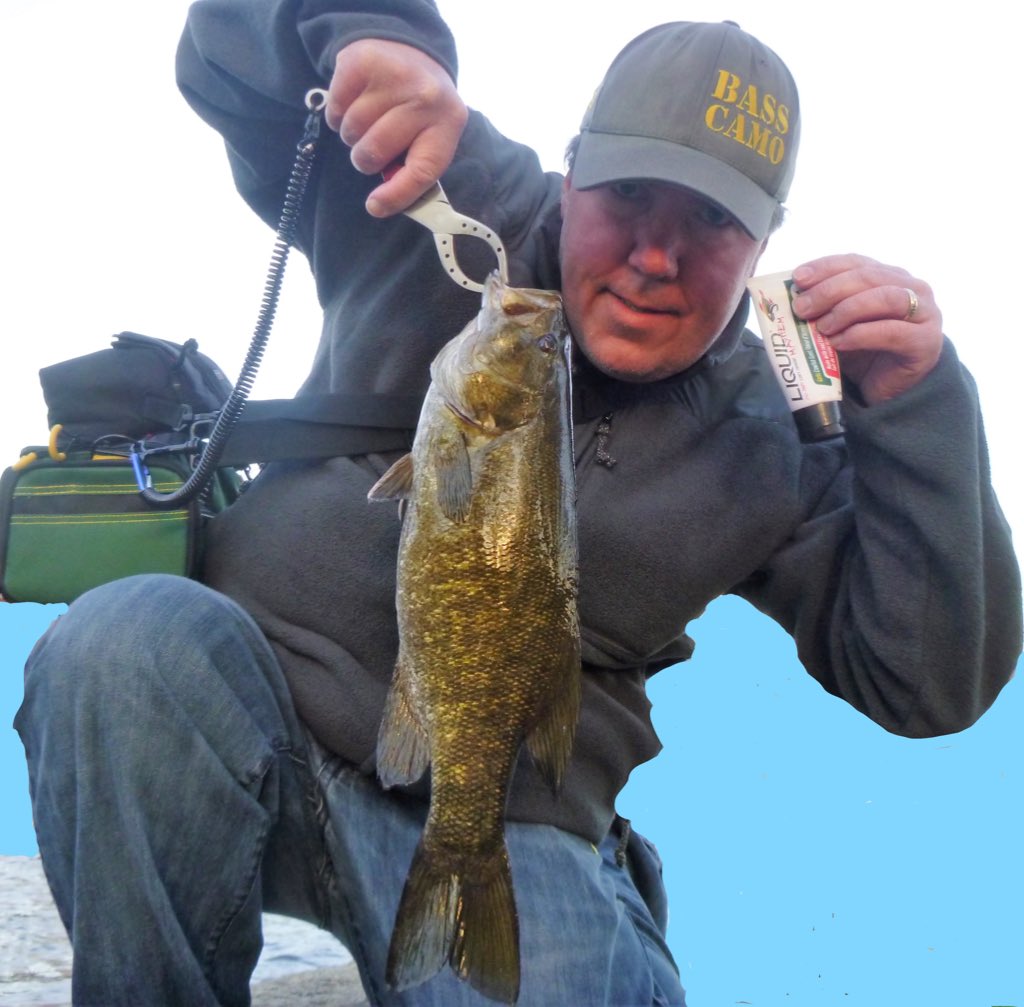 Started off the river season on 🔥. Got a 17-18” chunk smallie. Ned rigged crazy flapper with <a href="/LiquidMayhem_/">Liquid Mayhem</a> garlic craw and my lucky <a href="/BassCamo/">Bass Camo Apparel</a> hat 👍🎣. #mayhemmilitia #basscamo #fishingapparel #bassfishinghat #fishing #bassfishing