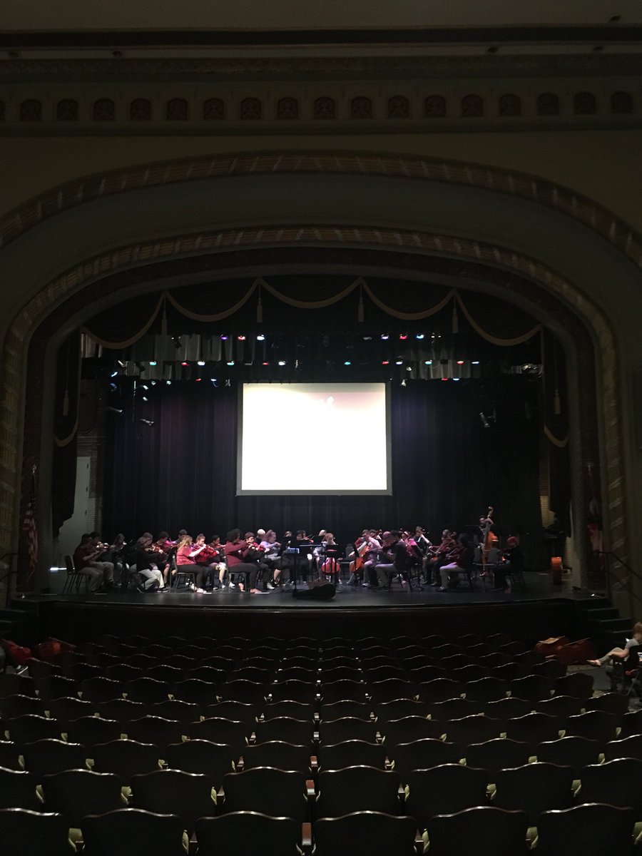 Newark_Strings's tweet image. Congratulations to the Newark Orchestra students on a fantastic performance at @MidlandTheatre this evening! Big shout out to the 2018 Seniors! We will miss you!!