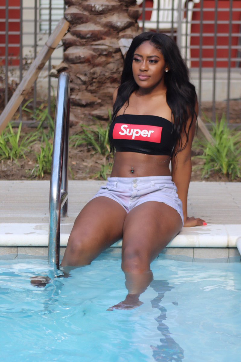 Lyssab_'s tweet image. Um yea 💋🌸