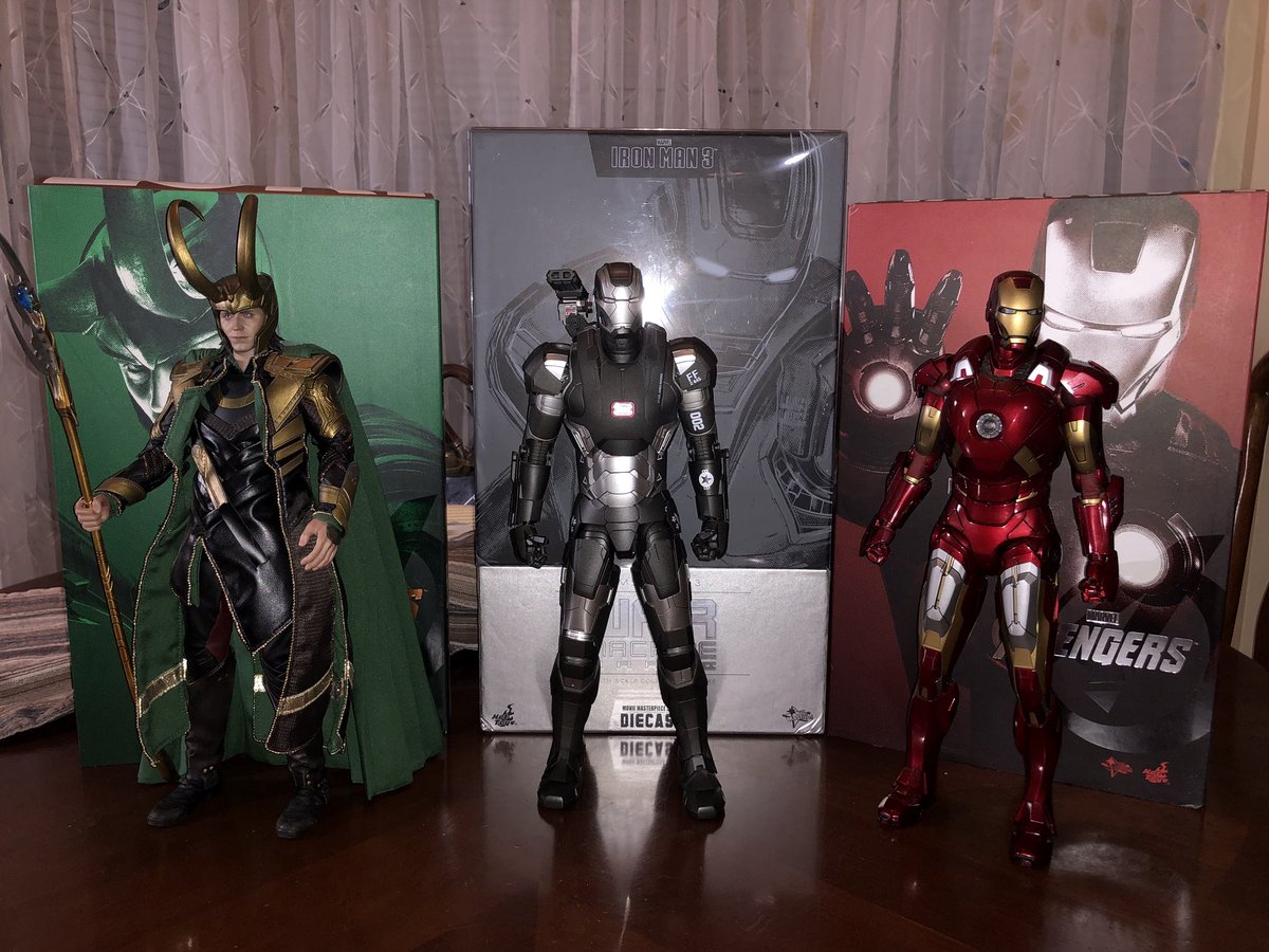 Peaugh On Twitter Selling Some Hot Toys Boxes Have Minor