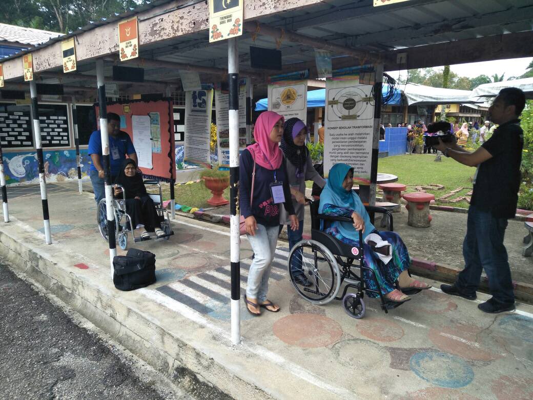 AdillaAzam's tweet photo. Sekitar Sekolah Kebangsaan Panching, Kuantan yang terletak dalam Parlimen P084 #PayaBesar
#MalaysiaMemilih #HogohUndi https://t.co/spwWkAuArV