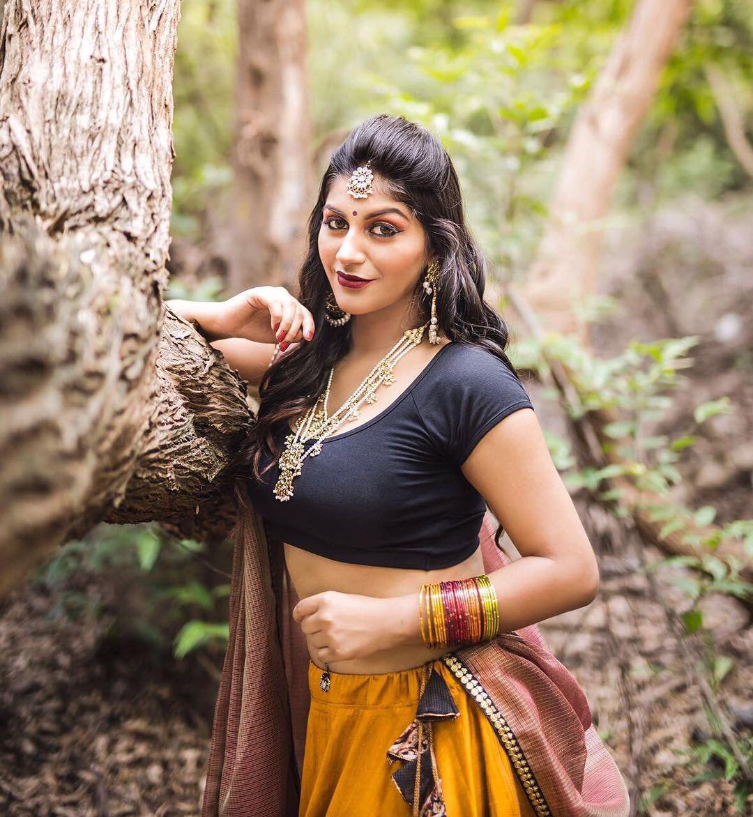 ArmyYashika's tweet photo. New sizzling stills of angel @iamyashikaanand😍😍. The queen of Cuteness.... We r really waiting for the combo of #vijay #yashikaanand.. U deserve it. Most trending actress of South industry #yashikaanand https://t.co/ybKu5EgBEH
