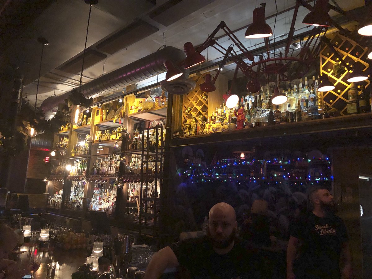 SILV3R's tweet image. #backbargoals. @Ali_Crockford Bottom right is a barman’s table, like a chef’s table, but for drinking. How have we never thought of this?