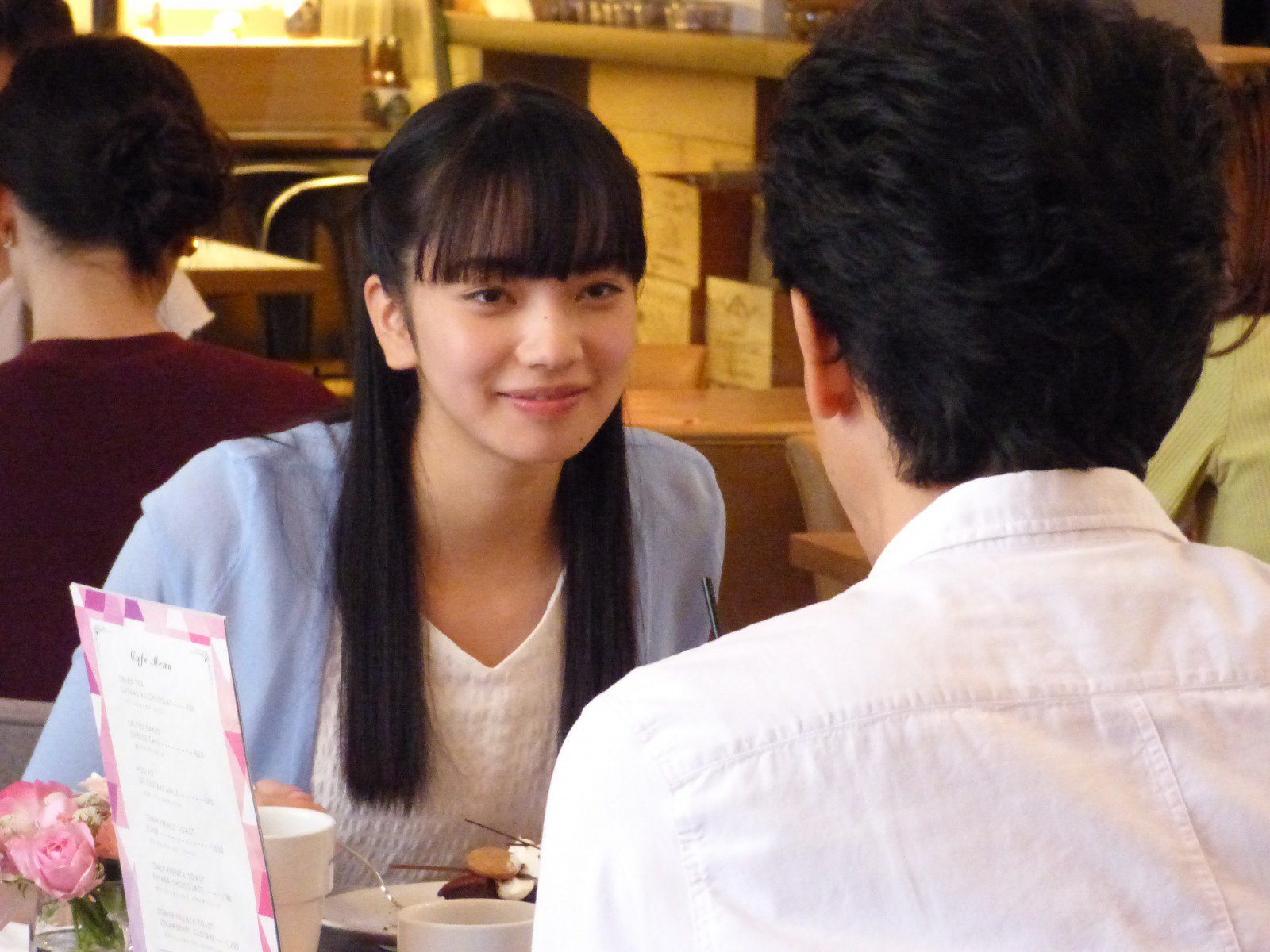 映画『恋は雨上がりのように』公式 on Twitter "☂積極的なあきら×困惑する近藤 初デートシーンでも終始