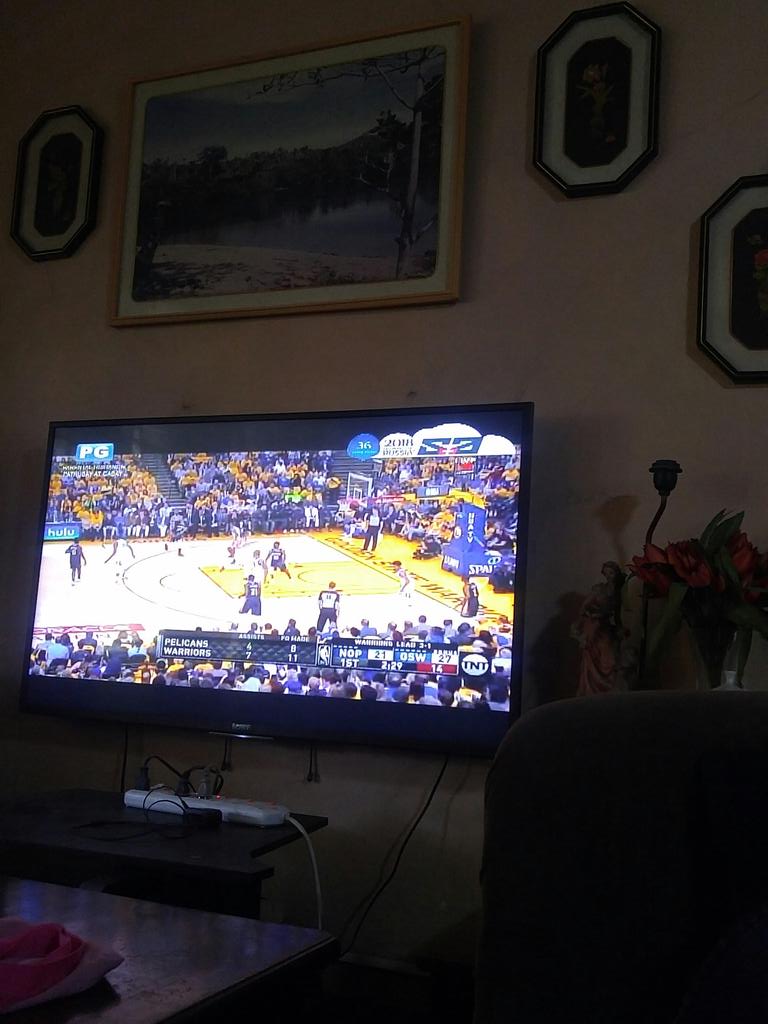 karltotoro's tweet photo. Chill and watch nba 
#nba #nbainabscbn
#abscbnbumberone https://t.co/utLkUM1ksQ