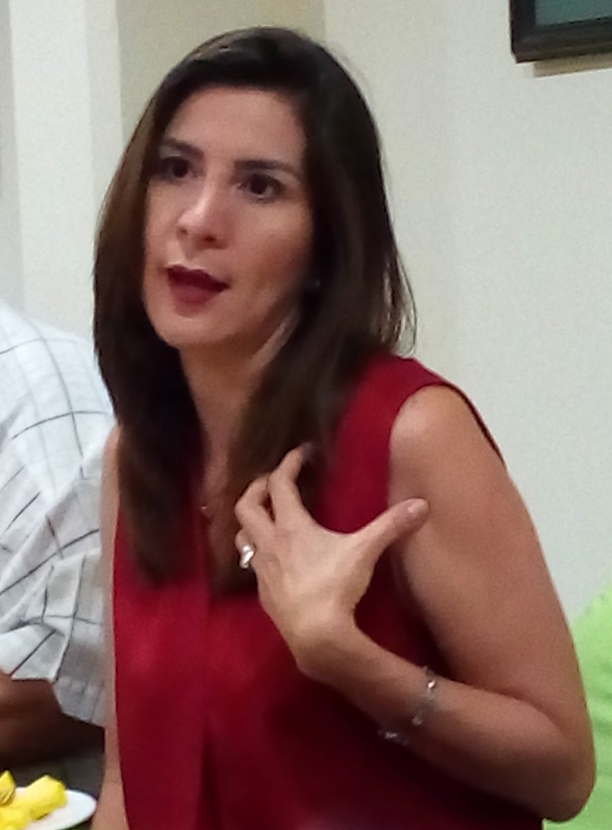 QuevedoJM21's tweet photo. Economista, con un par de maestría en su haber; con el corazón en la mano y el compromiso por Tabasco. @PerezSoraya  dice: la  inseguridad está desbordada, sin ser experta en seguridad; sé  es un problema sistemático,  hay que atacarlo con profesionalismo,en sus diversos frentes. https://t.co/82gRMVZKxg
