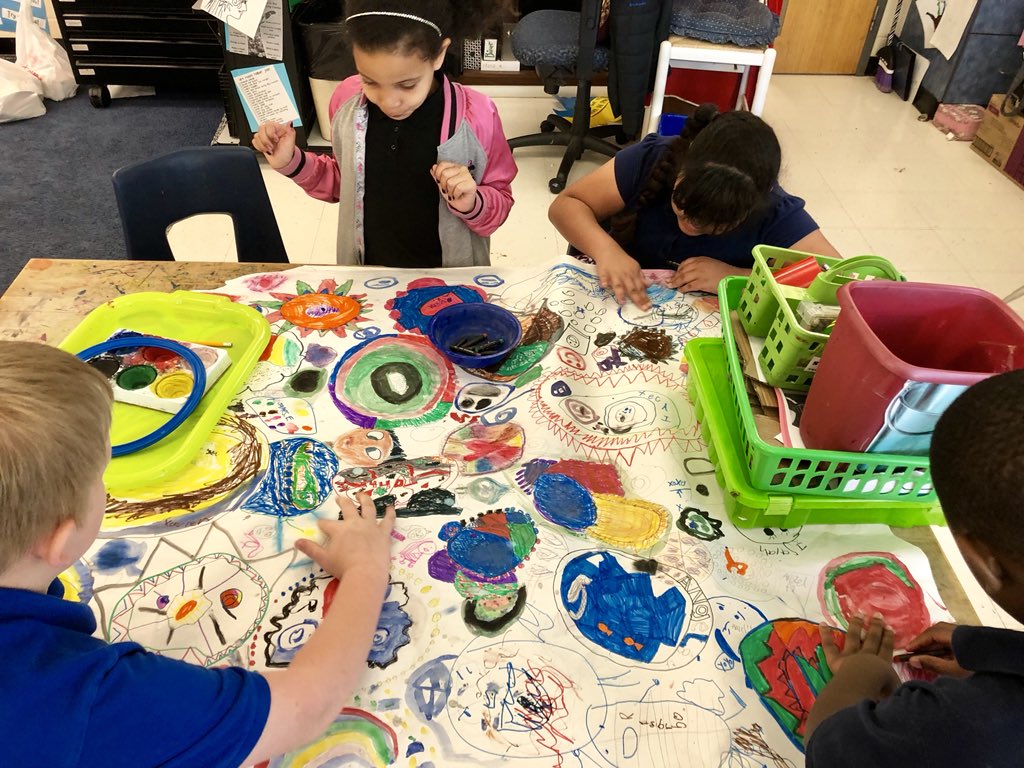ChanceylovesART's tweet image. 2nd graders collaborating to make Murals, inspired by Peter H.Reynolds’ book, The Dot. 
#5classescollab #chanceysgottalent #chanceyChat #multimedia