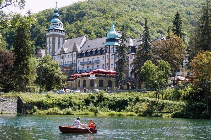 KapolnanViinit's tweet photo. #UnkariOpas: Unkarin romanttiset piknikpaikat  🇭🇺
➡️ #Unkari #luonto #nähtävyydetHUN #menovinkitHUN #ToDoHUN #piknik 
Read more https://t.co/wm1heyNgKP
Picture https://t.co/HLy0hrEOcS