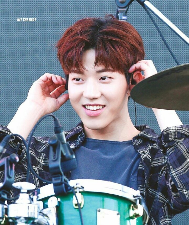 Day6_Bquilla's tweet photo. He's just such a cutie💜💜
-재이🎸
Cr. To the owner 

#DAY6 #데이식스 #영케이 #영현 #강영현 #성진 #도운 #원필 #제이 #제이형 #kpop #wonpil #dowoon #sungjin #jae #brian #youngk https://t.co/SbGYzpzZVR