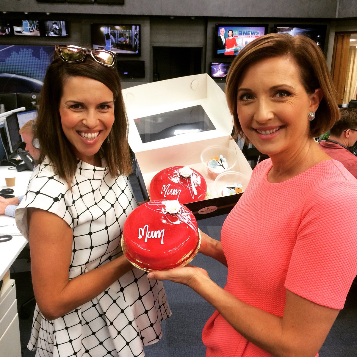 AlisonAriotti's tweet photo. The @9newsqueensland teams is loving the mums in the office today!! Thanks @shingleinn for afternoon tea ! ☕️🍰👍 #sharingiscaring #mumsdaycomeearly #shingleinn #probablybestwedonteatitallourselvesanyway 🤪 hey @9melissadownes ! Xx https://t.co/tiCPAzp9T0
