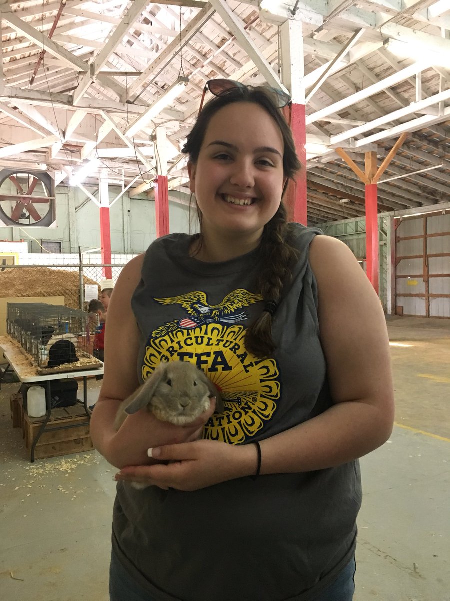 ffanvaveep's tweet photo. Farm day 2018 ✅ #eastisbeast https://t.co/fRjnUxSOYG