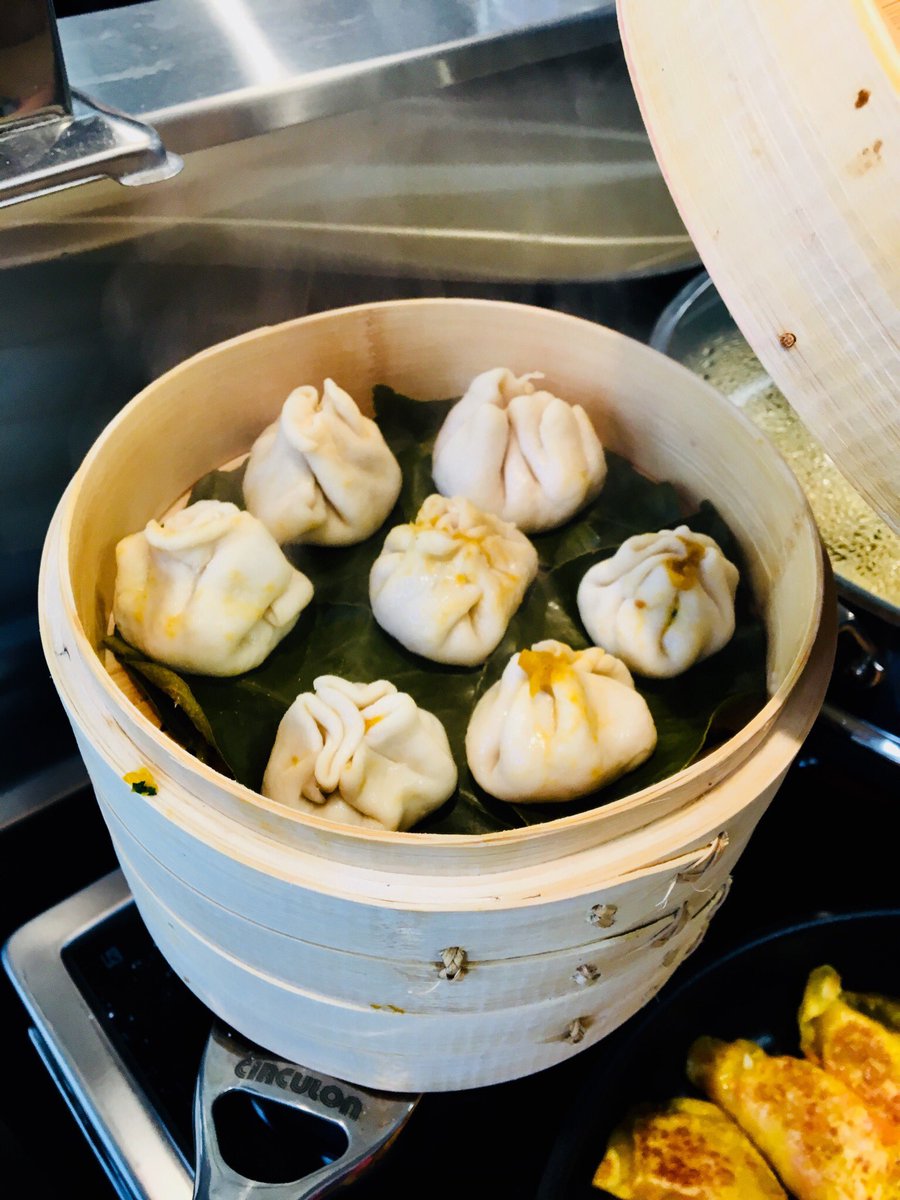 SakgIlsg's tweet photo. Our first batch of pumpkin and ginger steamed buns in the bamboo steamer @SakgIlsg @SAKGF #greatflavours #futuremasterchefs https://t.co/orhEPEU2Pl