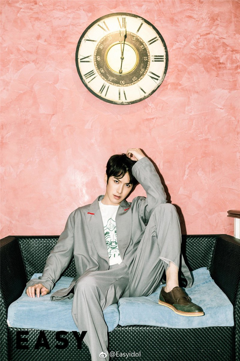 Angela_Tiwi's tweet photo. 180508 Leon Lai Yi — call me god to take you to fly #EasyIdolMagazine
At the shooting location, we prepared a cat cafe in Shanghai for Lai Yi, as soon as he enters the cafe, darkness suddenly collapses for a second and immediately becomes a cat Boy. https://t.co/gmPKRCh5C7