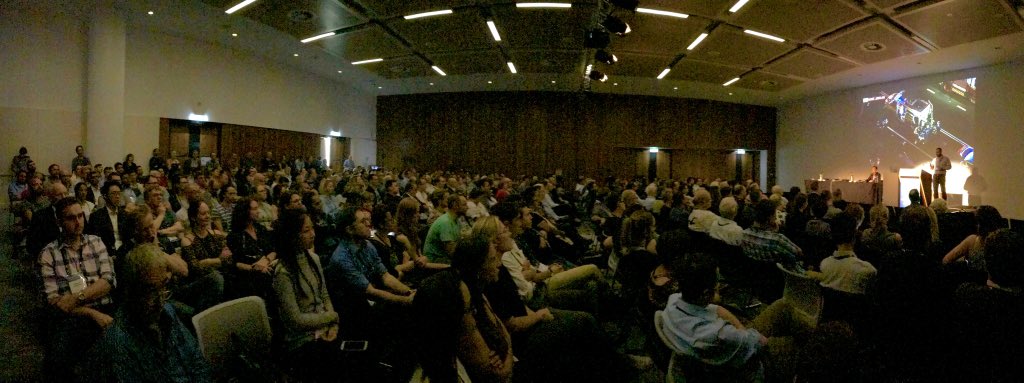 Methadoane's tweet photo. Why do we put so much effort and emphasis on collaborative sessions by @RACSurgeons and @ANZCA?  220 person lecture hall.  Standing room only.  Again. #ASM18SYD https://t.co/vAsFEVuWn6