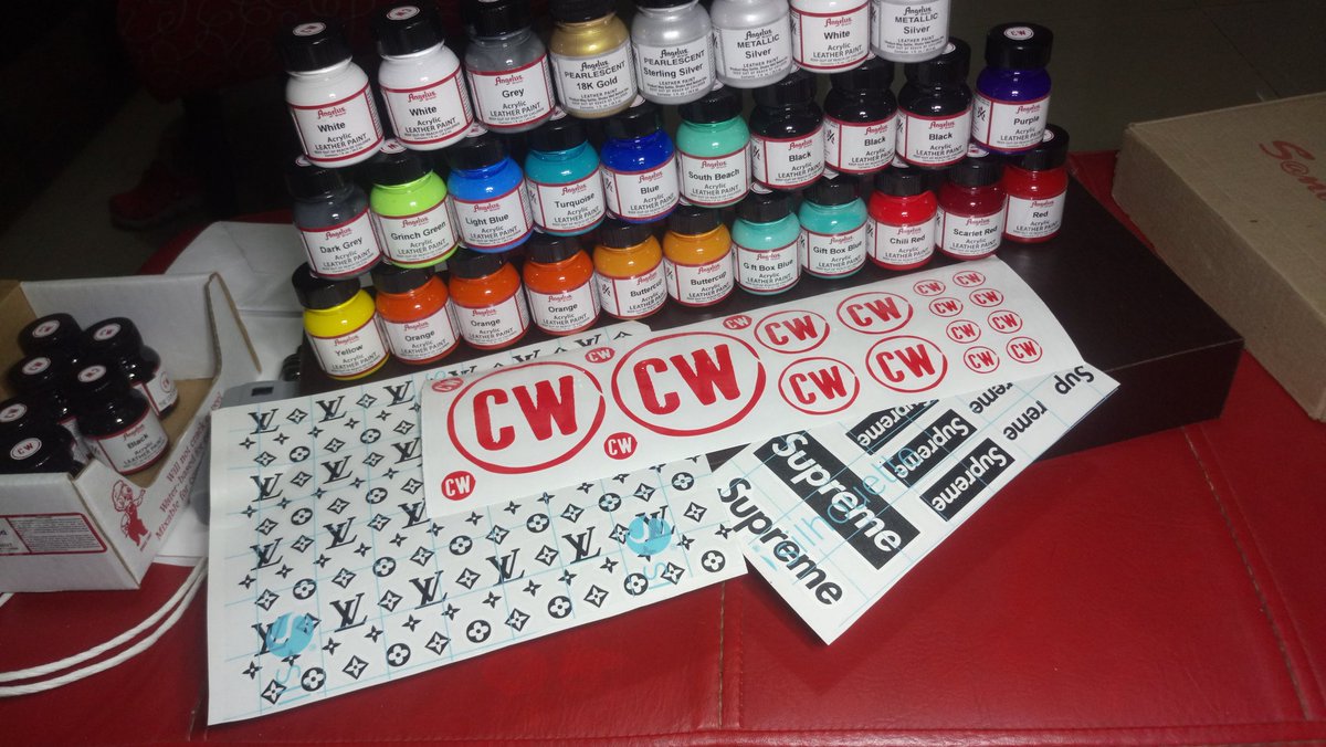 custom_way's tweet photo. Ya van saliendo los stickers 😍😍
#TCW #TheCustomWay https://t.co/MUF2HD1yzk