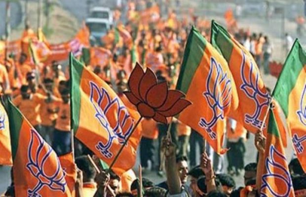 Rashtra_Sevika_'s tweet photo. #BJP4BetterKarnataka
Karnataka is going to 🔨 hammer down the last nail in the coffin of already mummified Congress. Karnataka will ensure that India gets rid of anti-India anti-Karnataka Congress. https://t.co/h2dD0Q3UVc