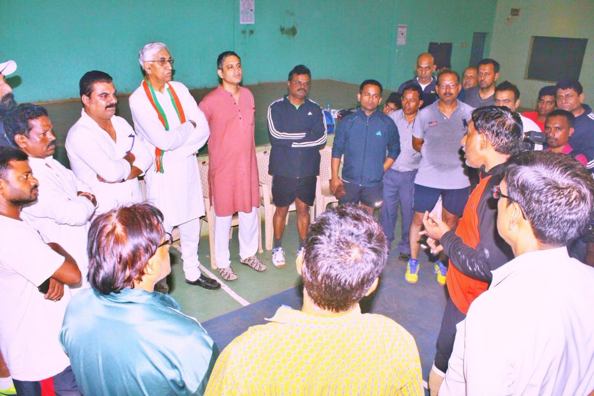 TS_SinghDeo's tweet image. Energetic start to Day Two of #JanGhoshnaPatra campaign in Jagdalpur, with refreshing interactions with Sportspersons at Priya Darshini Indira Stadium and Morning Walkers at Nakstra Vatika, followed by a hearty roadside breakfast!
#आपका_विकास_आपके_हाथ