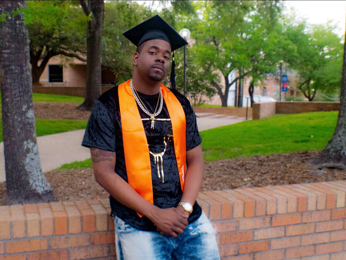 JayPattYB's tweet photo. โSince itโs GradSZN, lemme turn up if you donโt mindโ ๐๐๐ฅ๐โผ๏ธ
๐ธ X @NilliBravo
#SHSU #GradSZN #WorkoutBull https://t.co/lWOsXpKkkv