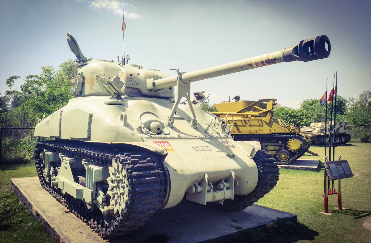 Tipu7 sur Twitter : &quot;Pakistan Army M4 A1 Sherman Tank which was widely used  during 1965 war. This very tank, weighing 34.5 Ton and equipped with 76mm  Main Gun, was used by