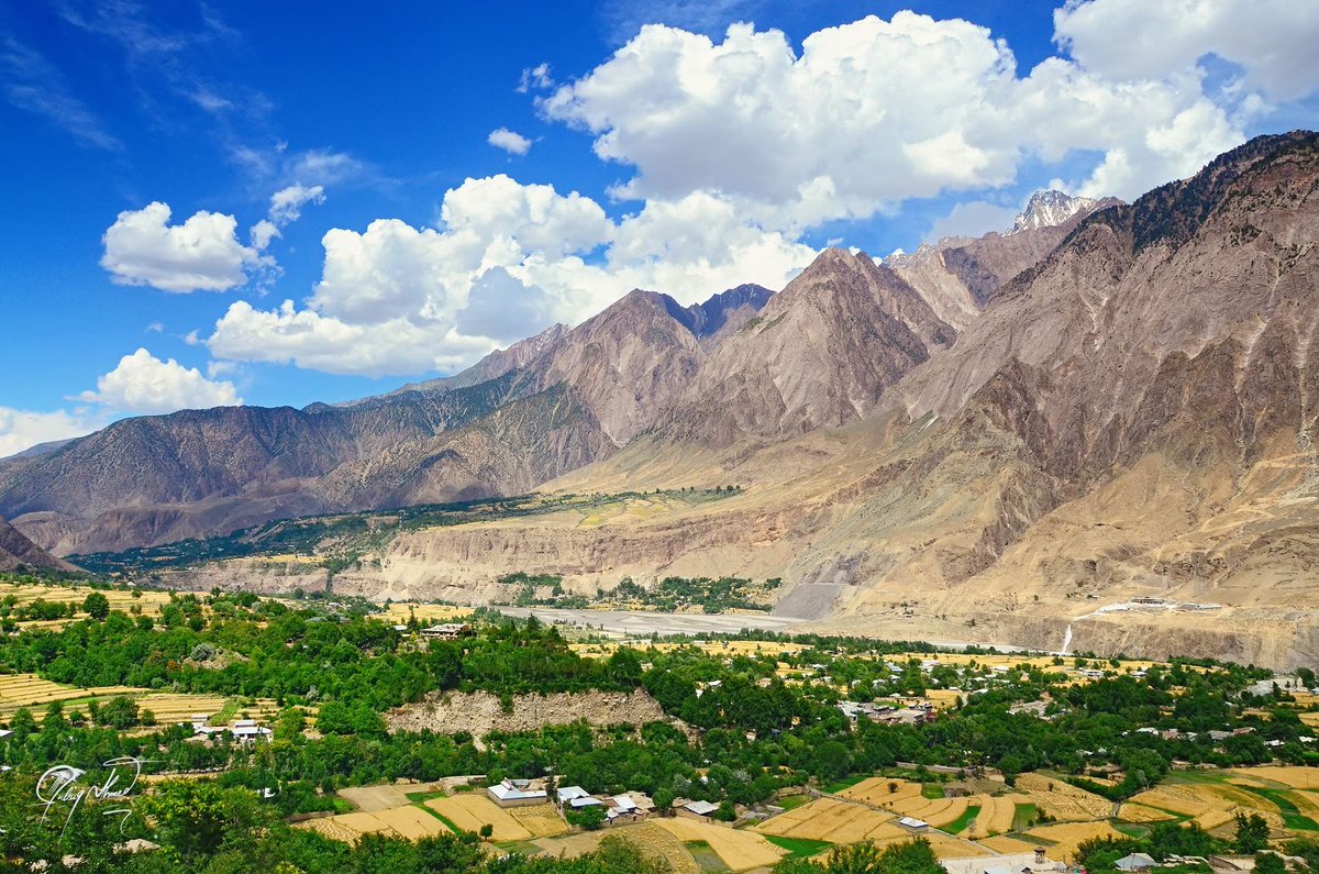TouristBlog's tweet image. Ayun district is a village of Chitral. Located 12 kilometres south of the city at the confluence of the River Bamburet . There are no words to describe the beauty of the mountains surrounding the village. Beyond Ayun valley is Bamburet Valley, it is one of the three Kalash valley
