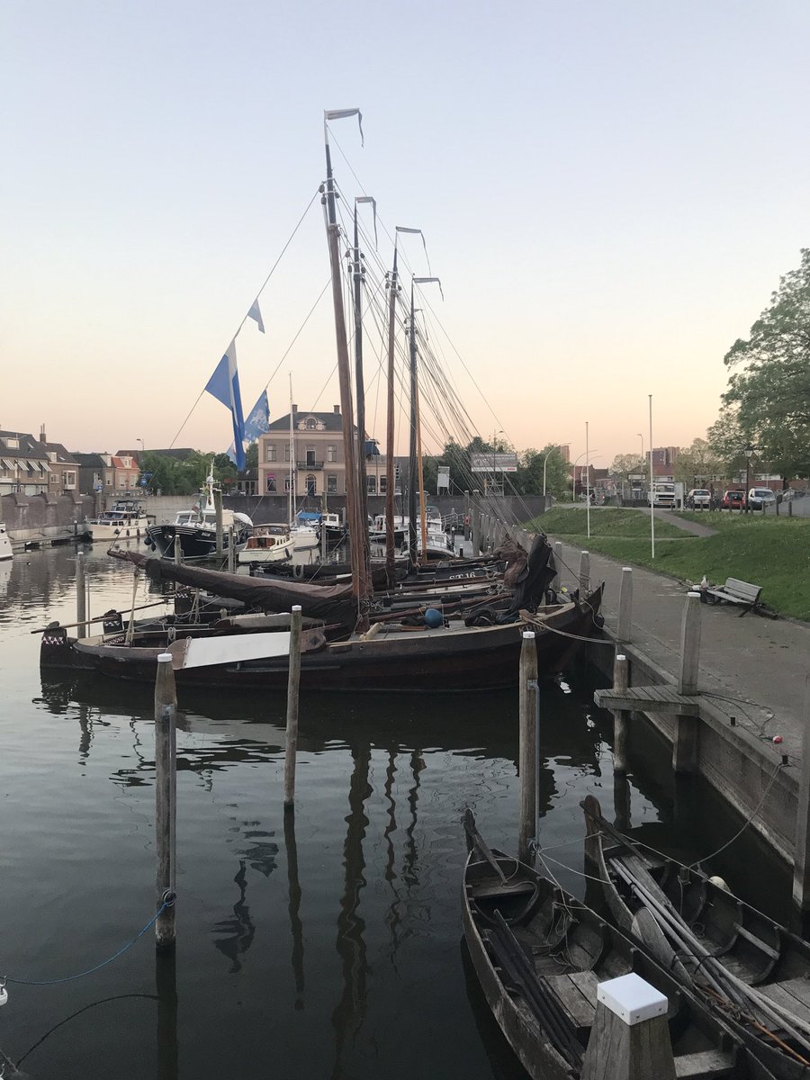 event_broker's tweet image. Tweede dag sessies met stakeholders evenementen in Kampen na een prima verblijf bij B&amp;amp;B Juttershoek met @roelandtameling @kampenmarketing. Eerste dag goede inzichten en bevlogen gesprekspartners. #rendementhalenuitevenementen #sail #punters #botters #koggeschip #hanzestad #ijssel