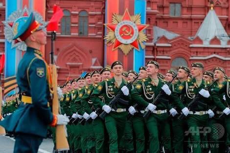 Случае параде. Современный парад Победы. Парад Победы на красной площади. Парад 9 мая. День Победы парад.