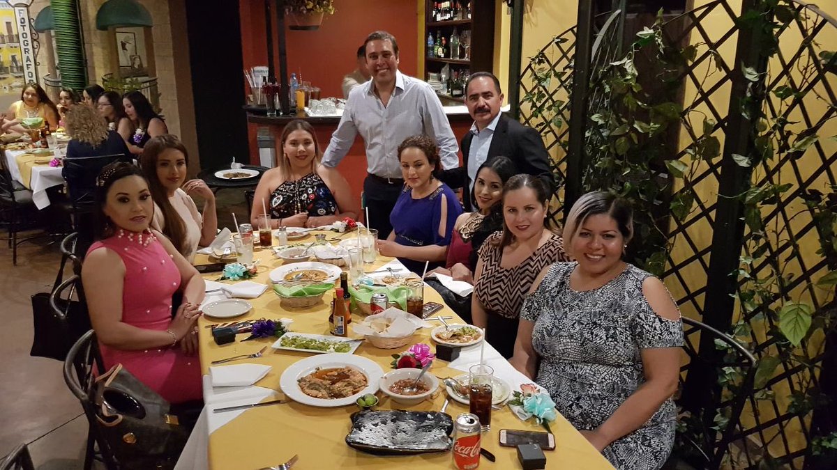 TemoGalindo's tweet photo. Disfrutando de la compañía de las mamás de la familia @NogalesOomapas. Les deseamos que pasen un buen 10 de mayo en compañía de toda su familia. ¡Buenas noches! https://t.co/Y2nWtWOadx