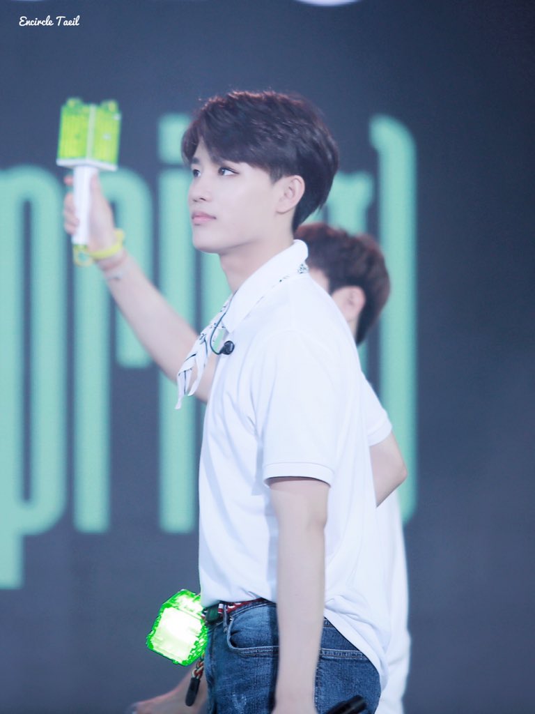 Encircle0614's tweet photo. 180507 Spring Fan Party 
🙆🏻💕 
#태일 #문태일 #TAEIL #NCT2018 https://t.co/KEbtzRHMUD