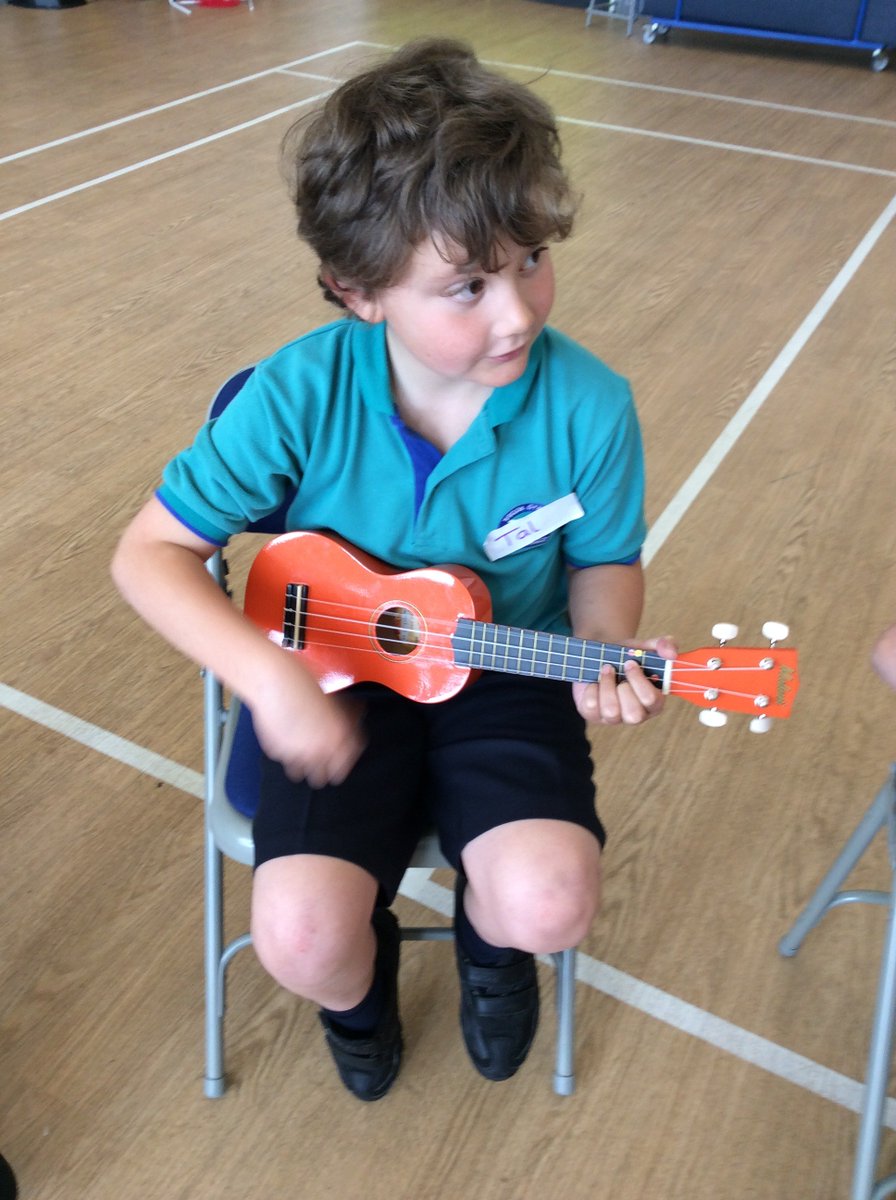 DrCBLye's tweet photo. Gwersi Ukelele Heddiw/Ukelele Lessons today #swynol #cerddoriaeth @meigwynedd (mwy o lunie i ddod/more photos to come -  watch this space) https://t.co/cROKowKKMc