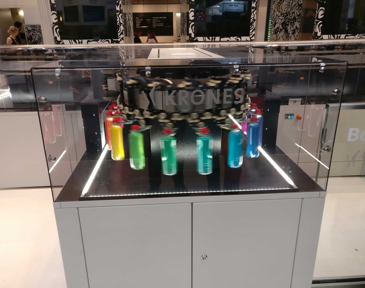 ITL_TUHH's tweet photo. Impressive #filling #technology created by KRONES AG @kronesag, seen during the visit of the #CEMAT in Hanover end of April.

#fair #kronesAG #fillingtechnology #industry4 #cemat #impressions #beverageindustry #logistics #intralogistics #technics #university #technicaluniversity https://t.co/HzcA4aKzsT