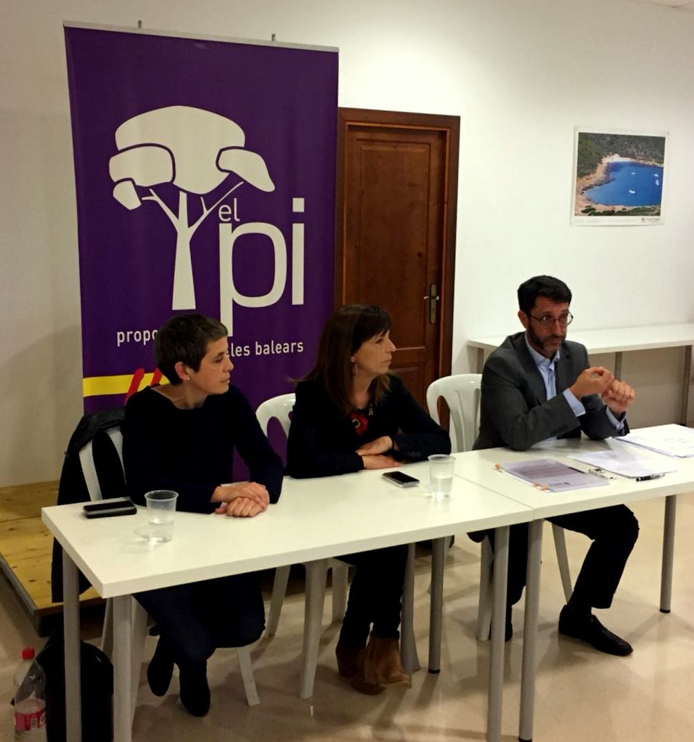 ElPi_IB's tweet photo. #PECMAaDebat 📸👥 @elPiManacor organitzà ahir un col·loqui, que comptà amb la participació d'@Antoni_Amengual, on @ElPi_IB defensà el #ComerçDeProximitat i la importància d'aturar la proliferació de grans superfícies. @ElPi_IB ha presentat una vintena d'al·legacions al #PECMA. https://t.co/VaApsvqBcY