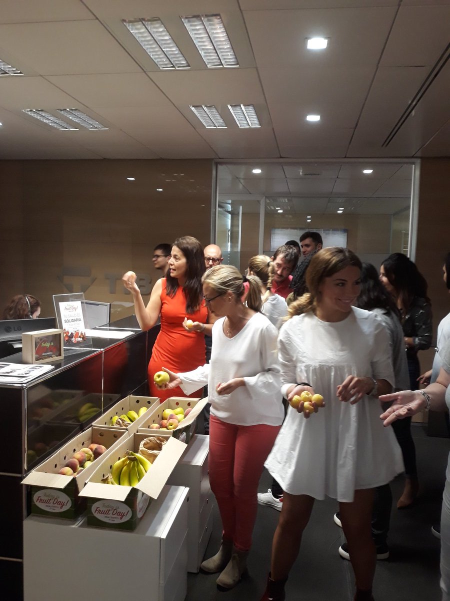 Maca_Santiago's tweet photo. Hoy hemos empezado en @tiba el #FruitDay!! #healthppy #fruitday https://t.co/kBtajGt08N