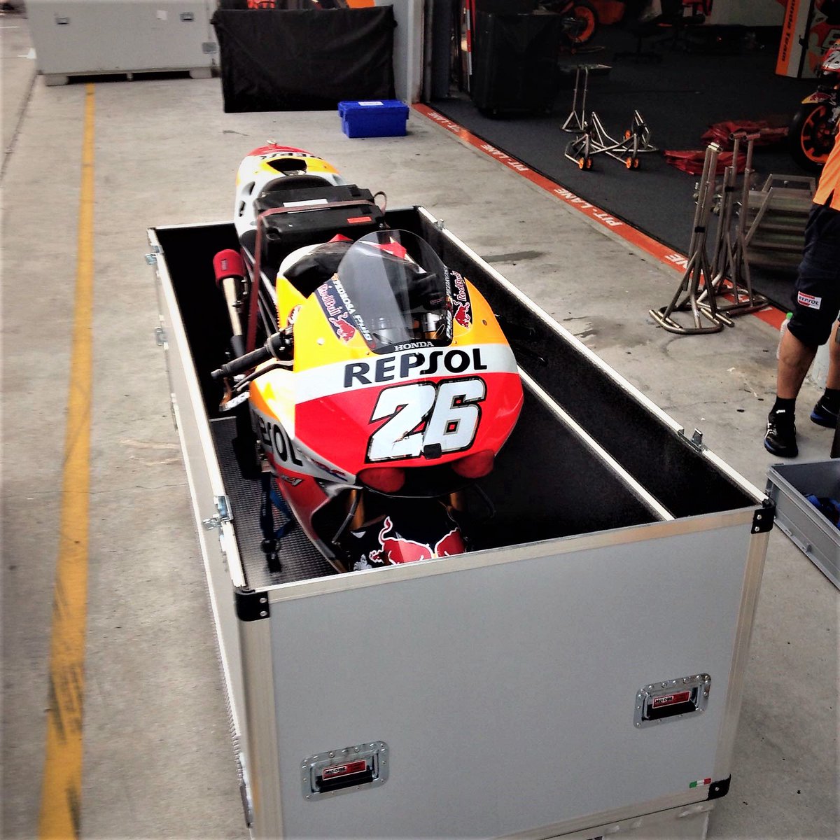 mclorefc's tweet photo. #Flightcase #MotoGP  #Racing #Motorsport #motor #Honda #paddock #pitline #racingworld #mclore #MadeInItaly https://t.co/SdMfjibd4v