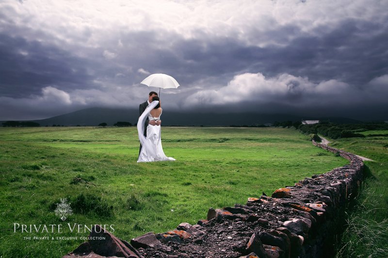 privatevenues's tweet image. Weather not the star of the day, let your #photographer be creative so you are goo.gl/iZgLzv #weddingtips #photography