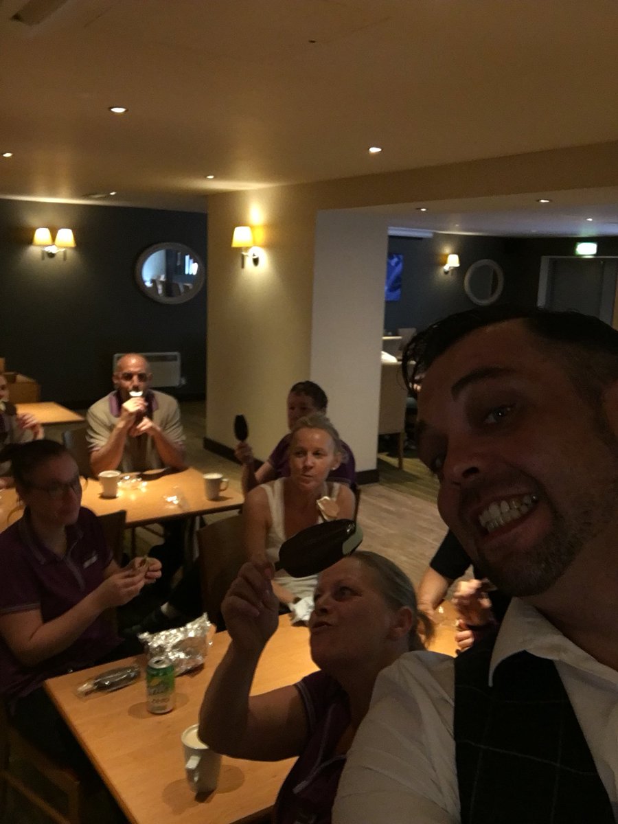 Treating my superstar team to ice creams in this glorious Yorkshire weather! #teamwow @WYBorn_Bred <a href="/AndyFr4ncis/">AndyFr4ncis</a> <a href="/hutch1979/">vicky hutchins</a> <a href="/SDEBDD/">simon ewins</a>