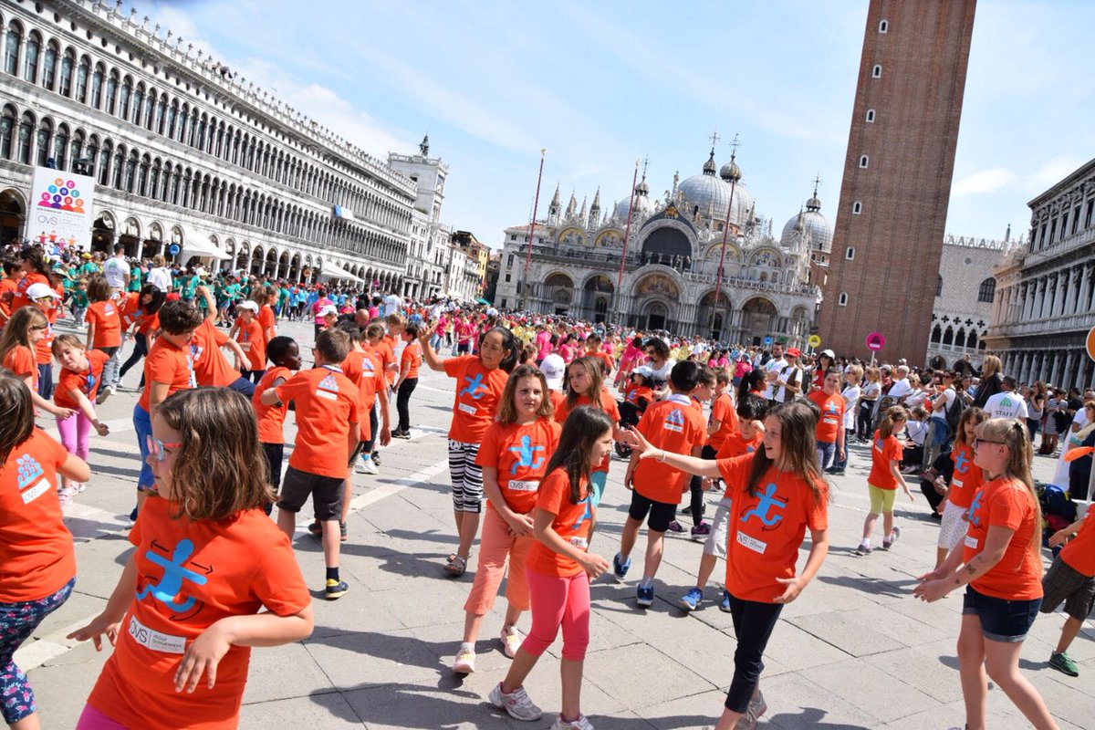 veneziatoday's tweet photo. Mille bambini a San Marco per una coloratissima performance da record: #KidsCreativeLab #WEtheKIDS https://t.co/4AsPD35gJ1
@comunevenezia @OVSofficial @GuggenheimPGC https://t.co/XaXzVsiF7B