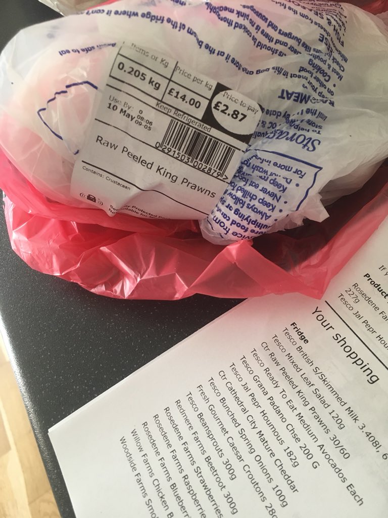 wrighty269's tweet photo. @Tesco I’m confused, my prawns for the fridge have arrived frozen! This is the 2nd time this has happened, it even says on the label ‘keep refrigerated’ https://t.co/sP3tQuCrUd