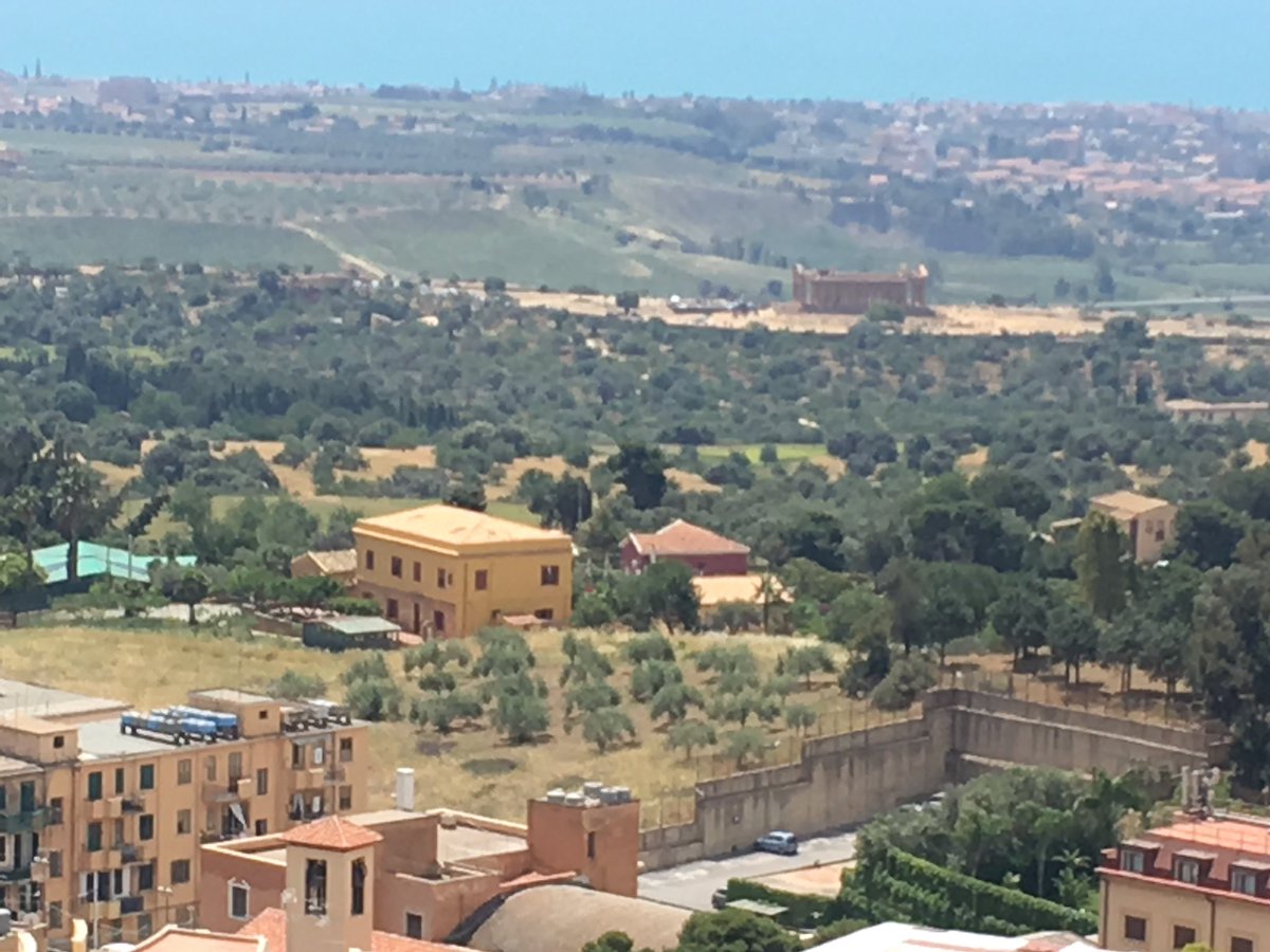 EuroHoody's tweet photo. Some old buildings today at start #greekstuff #giro101 https://t.co/BBmxm4mMjR
