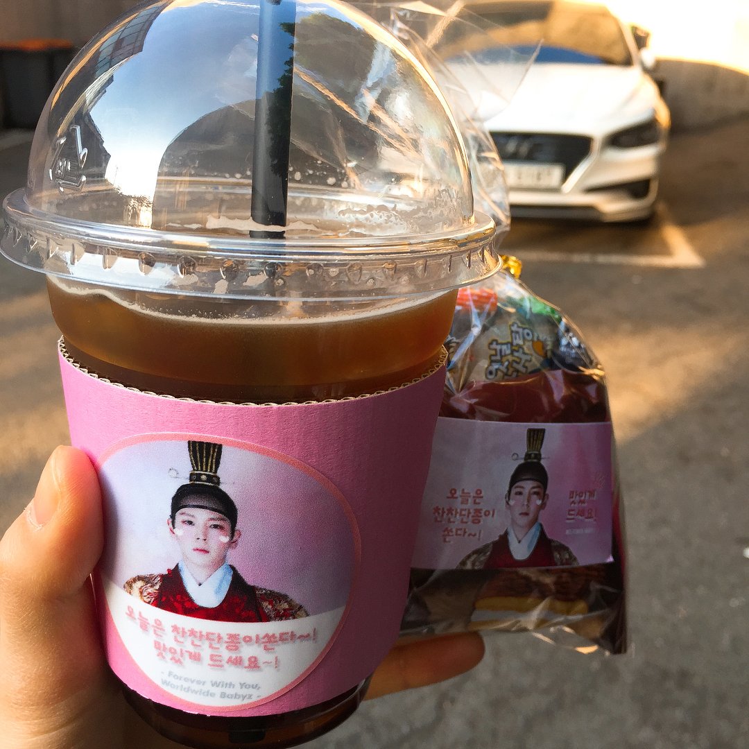 araaraftr's tweet photo. yerimi_k (Kim Yerim)'s Instagram post
"Himchanie oppa I ate it well
Hotdog, rice cake skewers are really delicious! 🌭🥓
#congratsonyour1ststage #powerfulforeveningstage #dancesinger #uwaahandsome #kkkkk"

https://t.co/8aaIdaHkfH

#BAP #비에이피 #힘찬 #여도 #단종 https://t.co/zS1dOGXNFQ