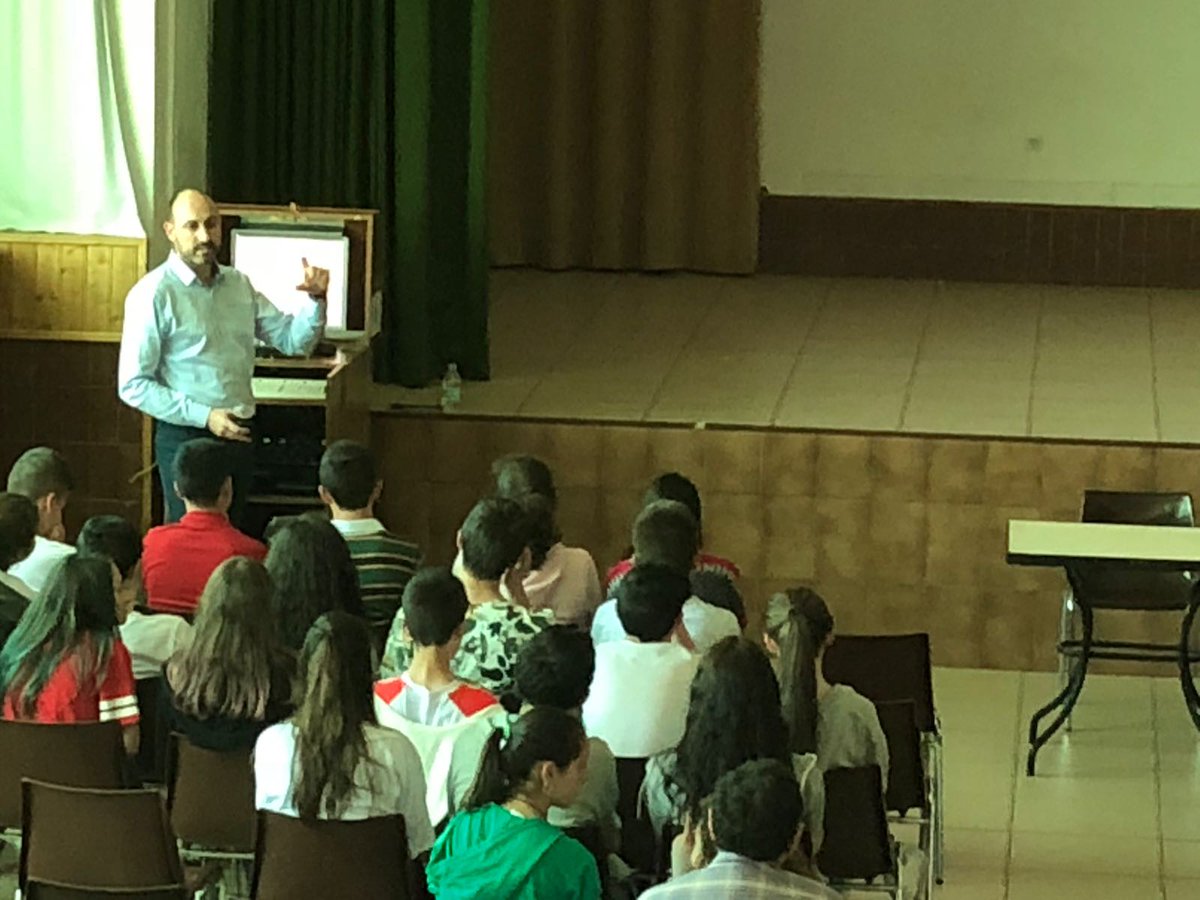 FEUSOCYL's tweet image. En el Colegio @LaSalleAstorga los de 4 ESO han disfrutado y aprendido, con La Cúpula de la Eficiencia gracias a @FeusoLeon @RecomLeon, @lecalsa @saunierduval y al ingeniero @alfonsogonzluis.