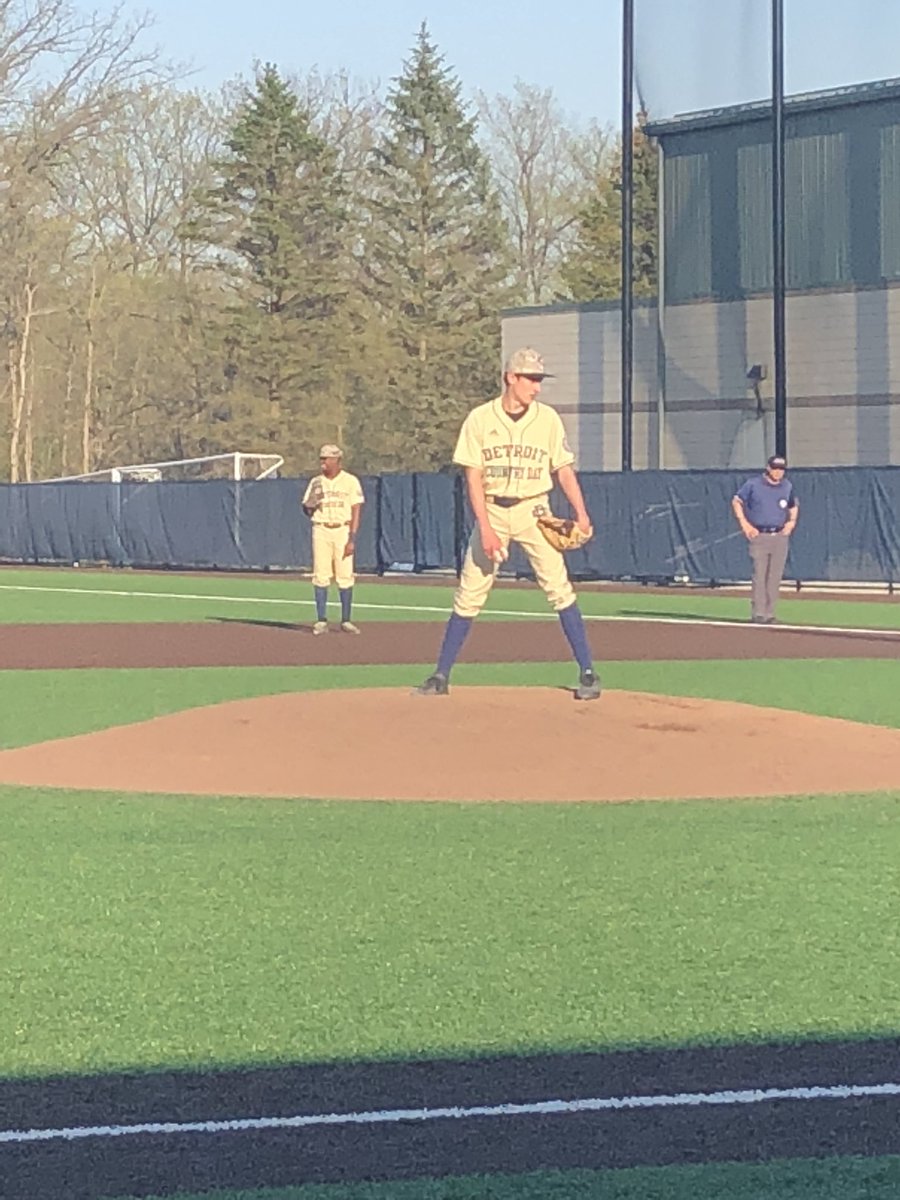 Dan Luft On Twitter Dcds Holds Of A Detroit Catholic Central Rally In The 7th And Ryan Gets The Win 9 7 Great Team Win