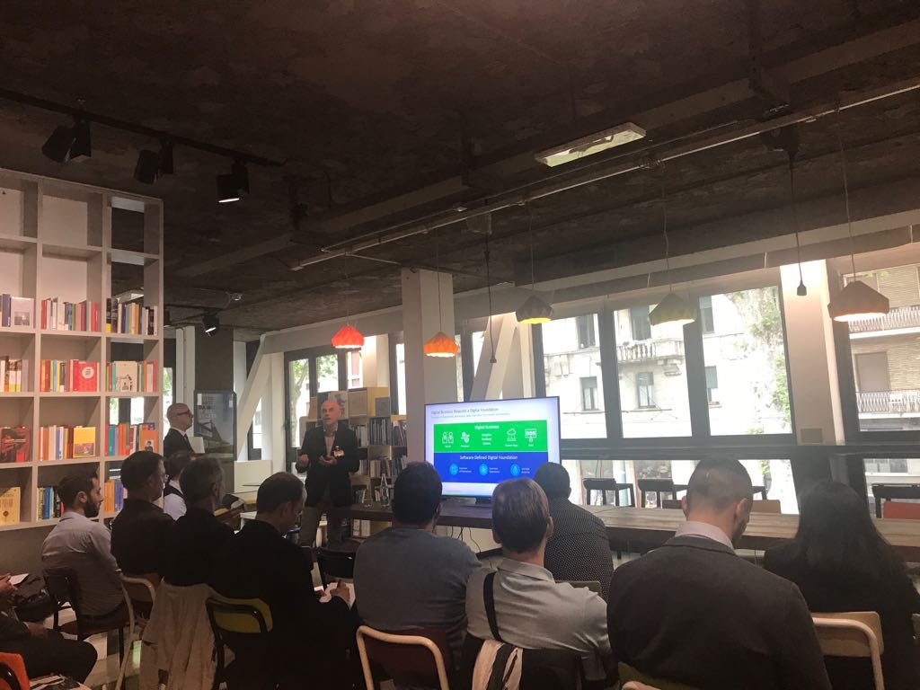 VMware_IT's tweet photo. Questa mattina la abbiamo trascorsa piacevolmente insieme ai nostri partner, per scoprire come abilitare nuovi modi di lavorare. Una cosa Γ¨ certa, la #DigitalTransformation Γ¨ il digital business oggi, sono una prioritΓ ! #digiRevolution https://t.co/486ik2D3Y7 https://t.co/aH7RzCz0Iy
