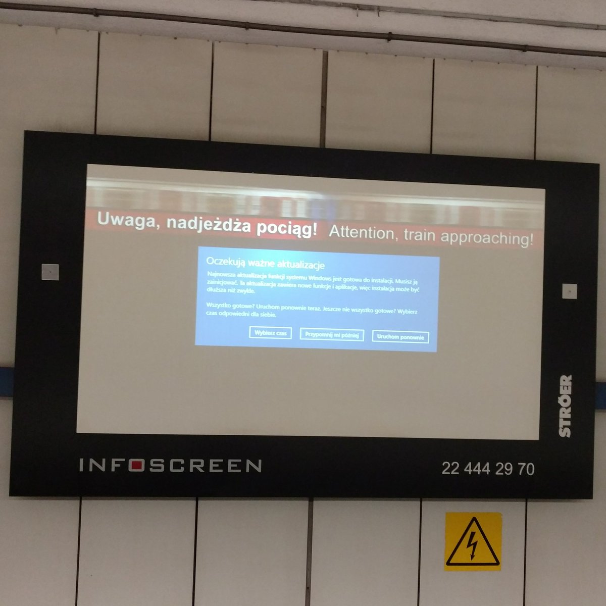 krzysiek_em's tweet image. #środa. poranek admina na stacji Politechnika 😉 #aprilUpdate