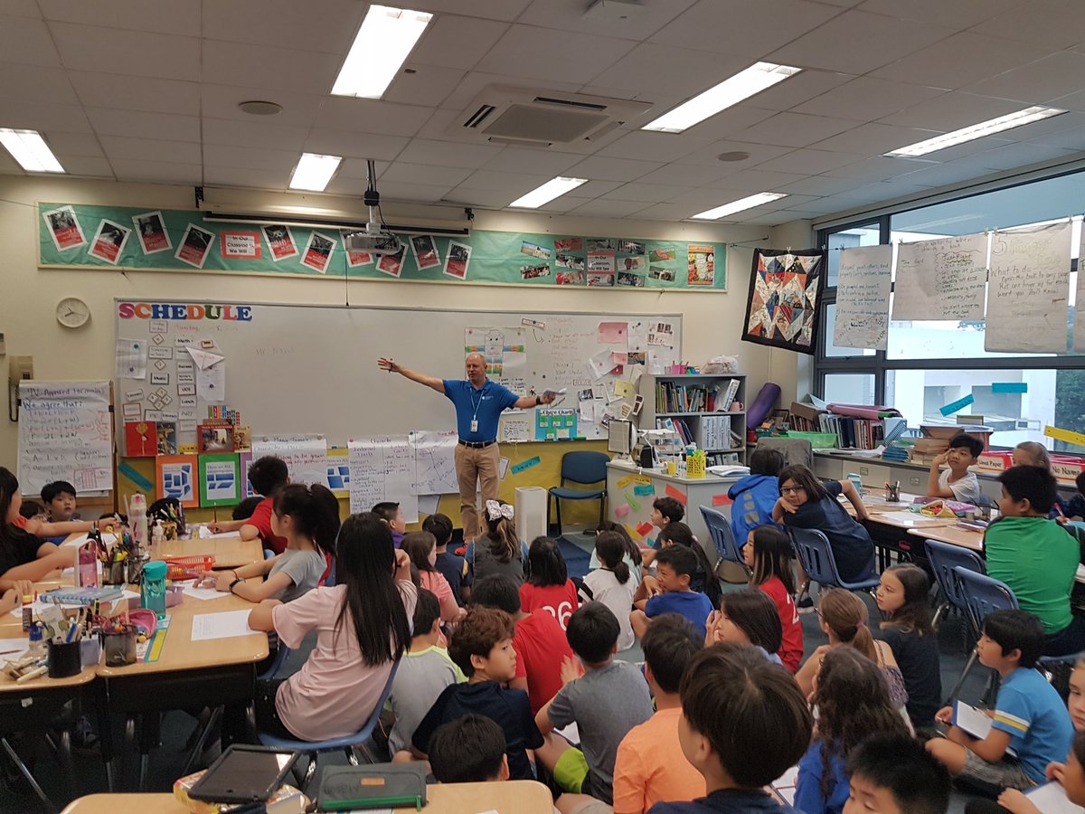 VintnerAngela's tweet photo. Ss learn about human migration and its risks, challenges, and opportunities from guest speaker @dcnavis85 #AISGZ #4VCoolStuff201718 #PYP https://t.co/nj2jsP7VSX
