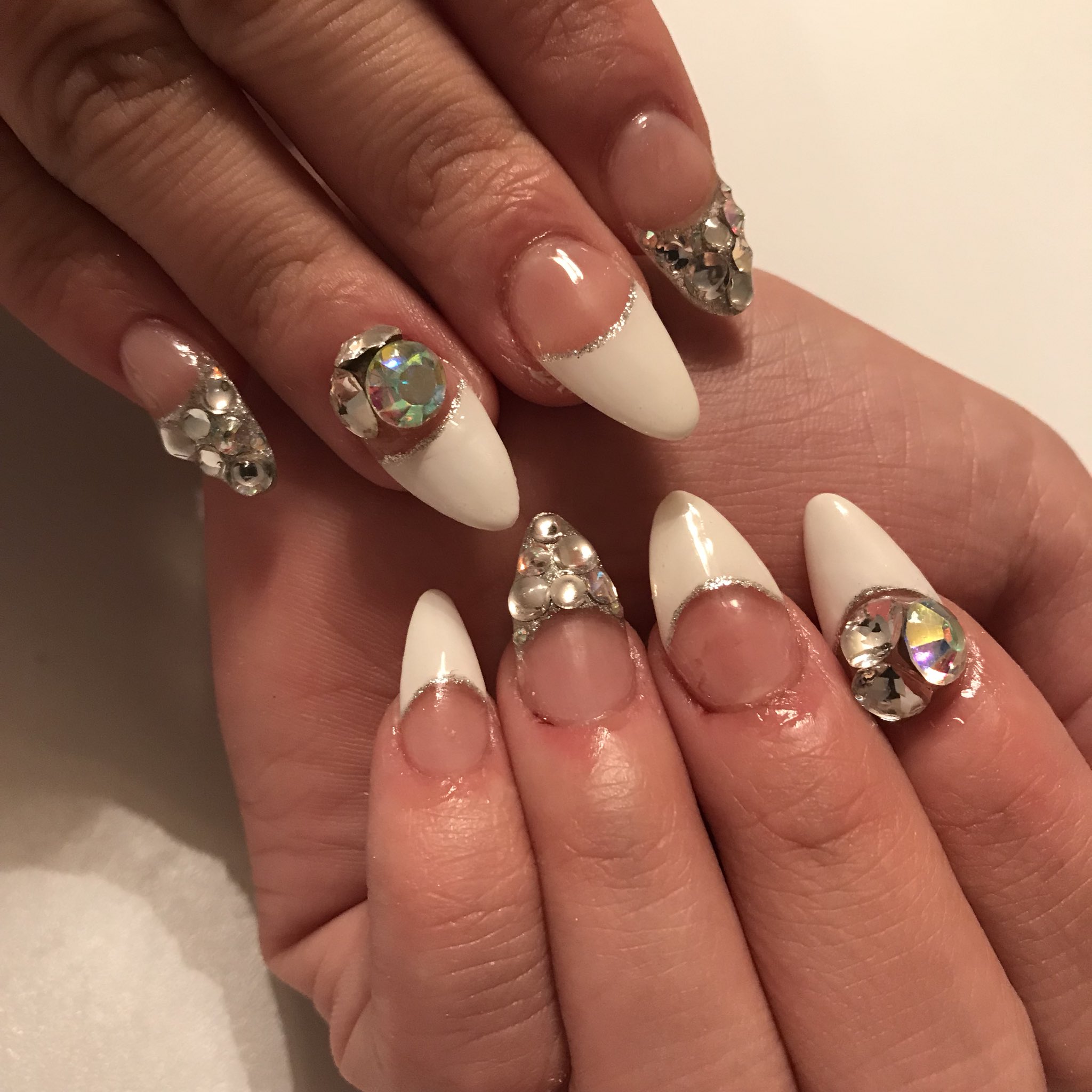 Luana Nail على تويتر スカルプチュア ジェルネイル セルフネイル キラキラ ストーン埋め尽くし フレンチ Vカットストーン T Co Mmd7lygk8a تويتر