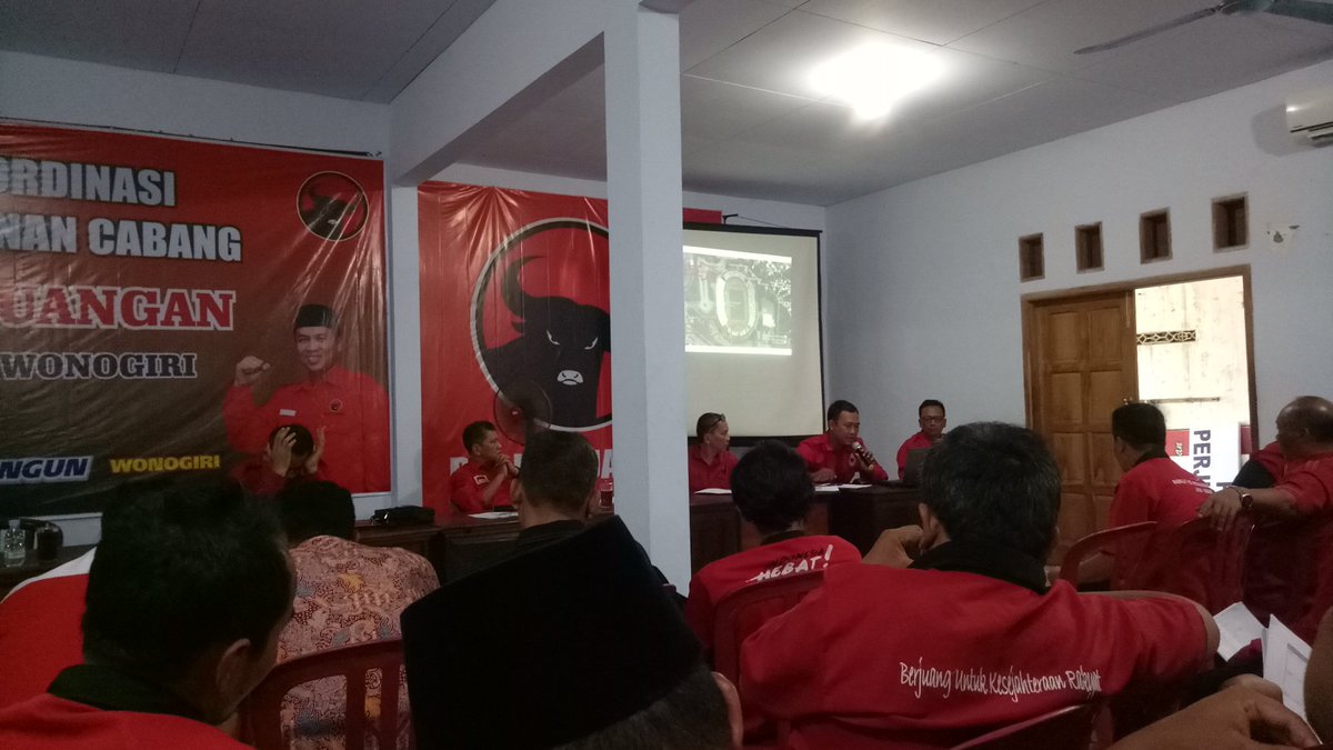 Rapat koordinasi persiapan Apel Siaga " TETEP! SETIA MEGAWATI - SETIA NKRI " di <a href="/PDIP_Wonogiri/">DPC PDI Perjuangan Kab. Wonogiri</a> 

#ApelSiagaNKRI 
#KandangBant3ng
#JatengM3tal 

@DPD_PDIP_JATENG 
<a href="/Cyber_PDIP/">PDIP Cyber</a> 
@BPPemiluPDIP