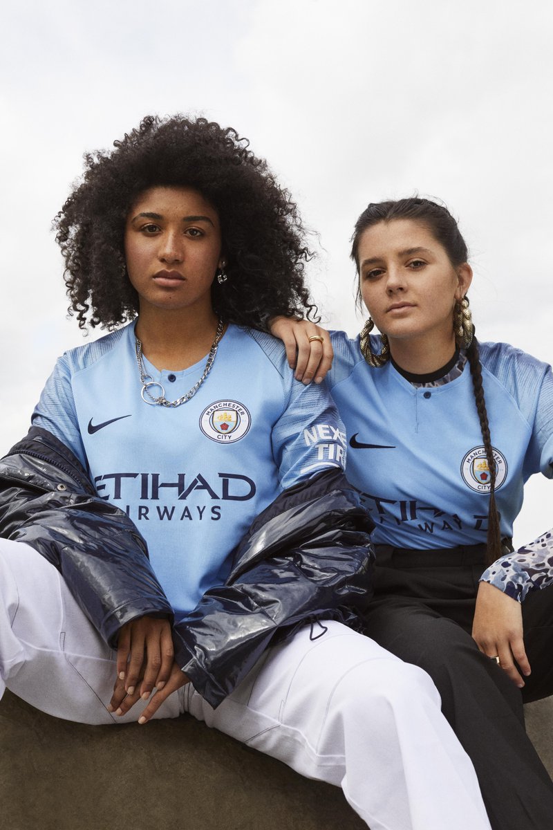 ManCityJP's tweet photo. マンチェスターシティは、２０１８／１９シーズンのホームユニフォームを発表しました。 https://t.co/P1242CyuKJ