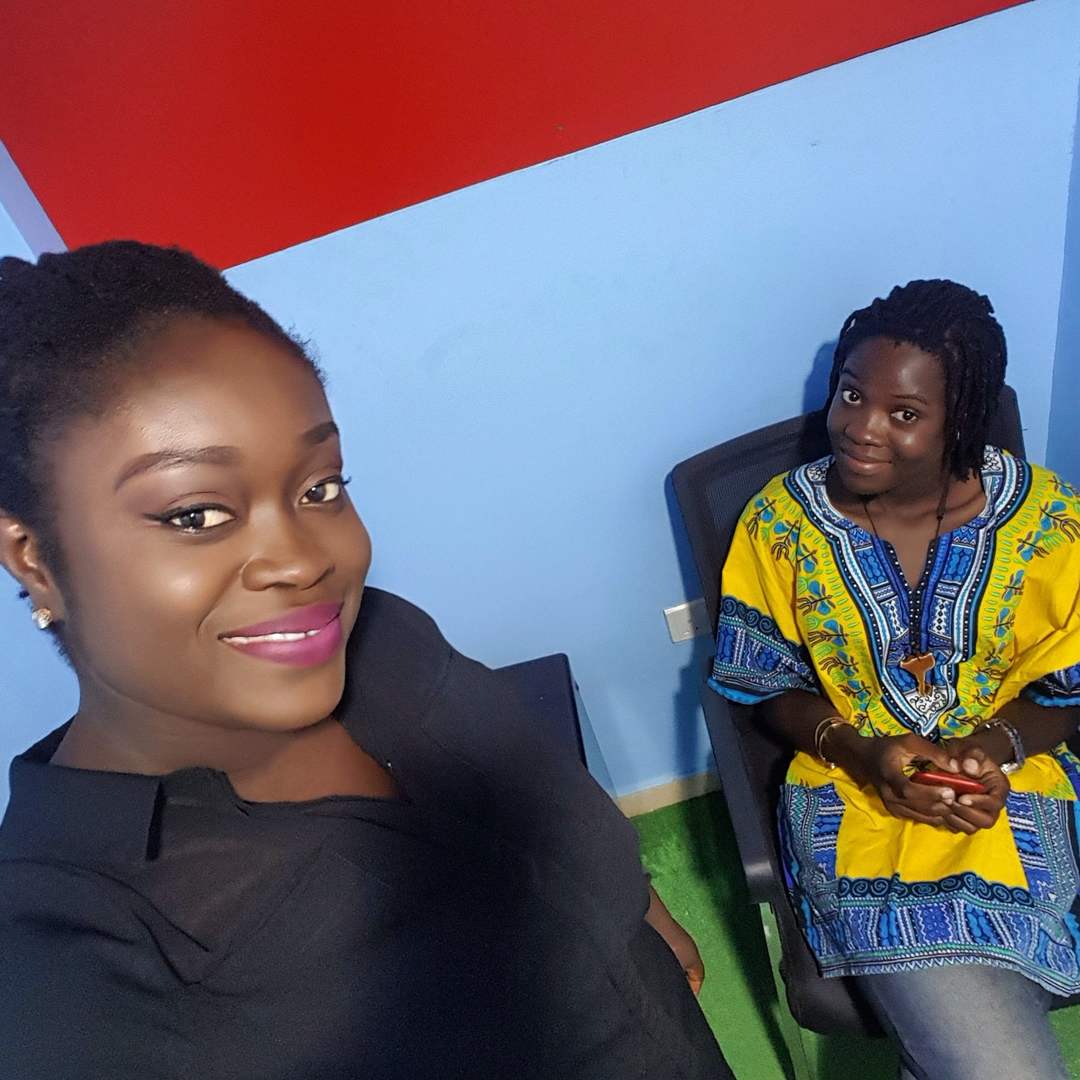 sammyflextv's tweet photo. #NewsReview on #ShowbizAgenda on @zylofon1021fm is airborne.
Get all the konkonsa and fillas on this segment from the konkonsa queens @ayFANTASTIC @Empress_neeta and king @anorld 
@sambahflex 
@DjSticker123 
@FriendOfZylofon 
@NiiAshley1 
#Sammyflexnation https://t.co/KTdVB6MR6Q
