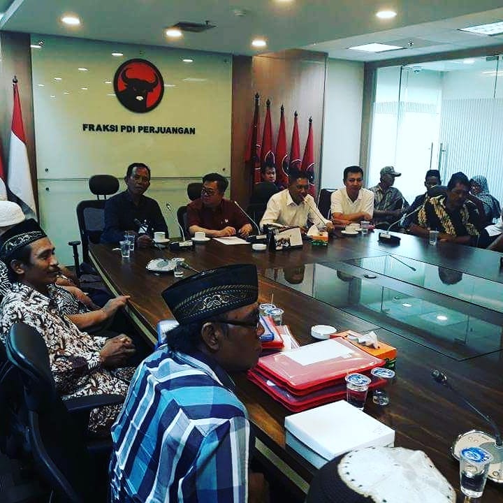 BongFung4's tweet photo. Anggota DPR RI Komisi VI Darmadi Durianto memperjuangkan nasib warga Cilincing terkait permasalahan lahan dan bangunan yang mereka tempati
@DuriantoDarmadi
#DarmadiDurianto
#DarmadiDuriantoPeduli https://t.co/t4nl7SHJgs