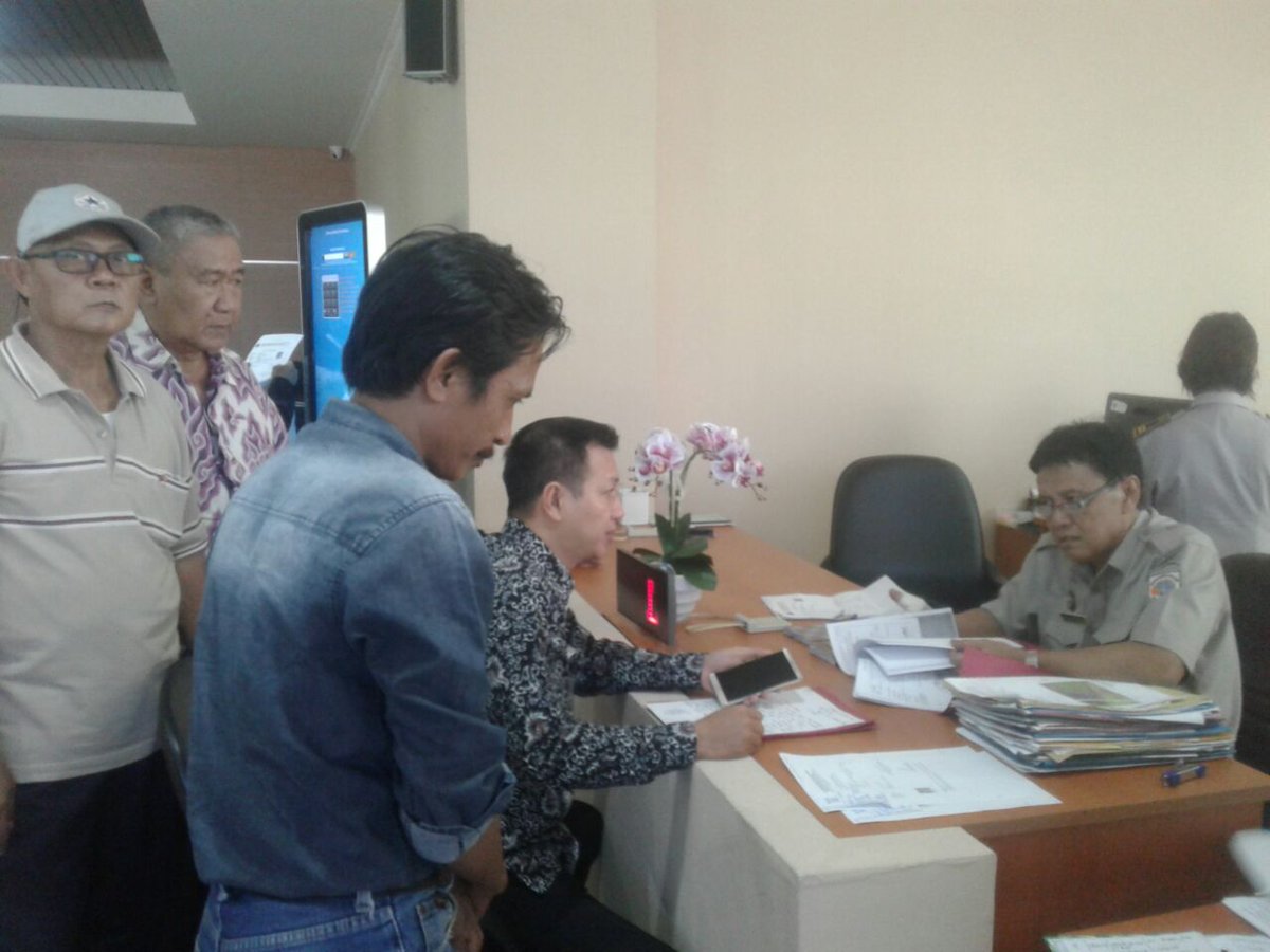 BongFung4's tweet photo. Anggota DPR RI Komisi VI Darmadi Durianto memperjuangkan nasib warga Cilincing terkait permasalahan lahan dan bangunan yang mereka tempati
@DuriantoDarmadi
#DarmadiDurianto
#DarmadiDuriantoPeduli https://t.co/t4nl7SHJgs